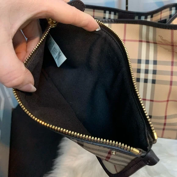 Authentic Burberry shoulder bag with removable zippered pouch. 2 in 1! - Picture 5 of 16